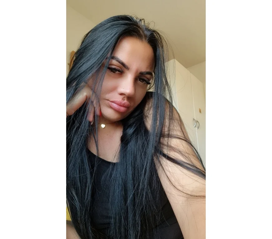 Anna New in town Party Girl